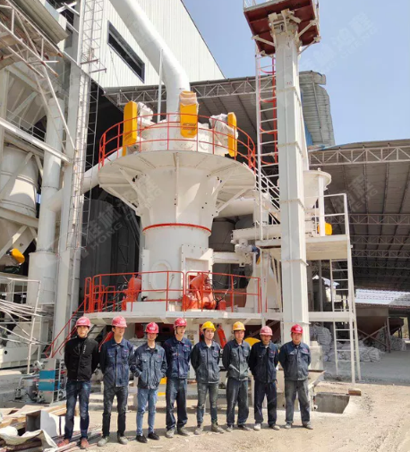 桂林鴻程磨粉機安裝工人五一堅守崗位，保證客戶磨粉生產線按計劃投產