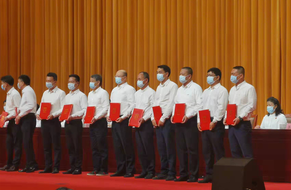 實力彰顯!全市工業(yè)振興大會召開,桂林鴻程斬獲多項榮譽 實力彰顯!全市工業(yè)振興大會召開,桂林鴻程斬獲多項榮譽